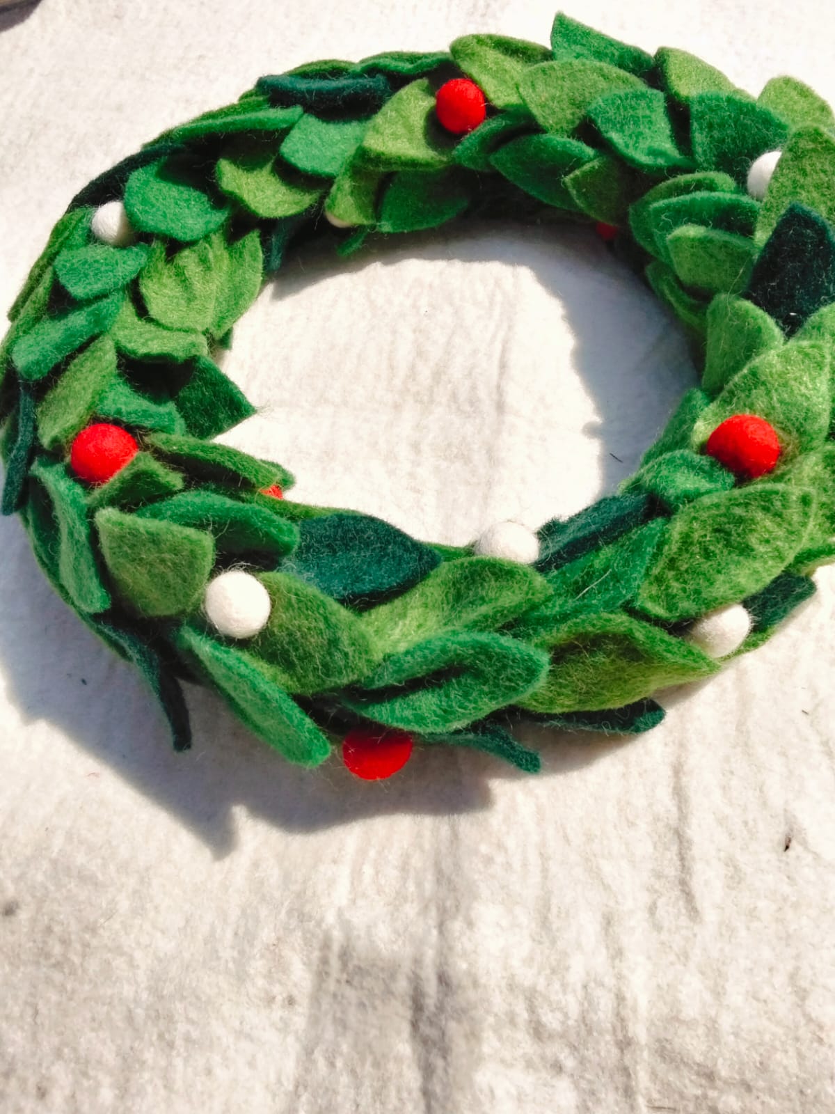 🍀 Plush Green Woolen Garland