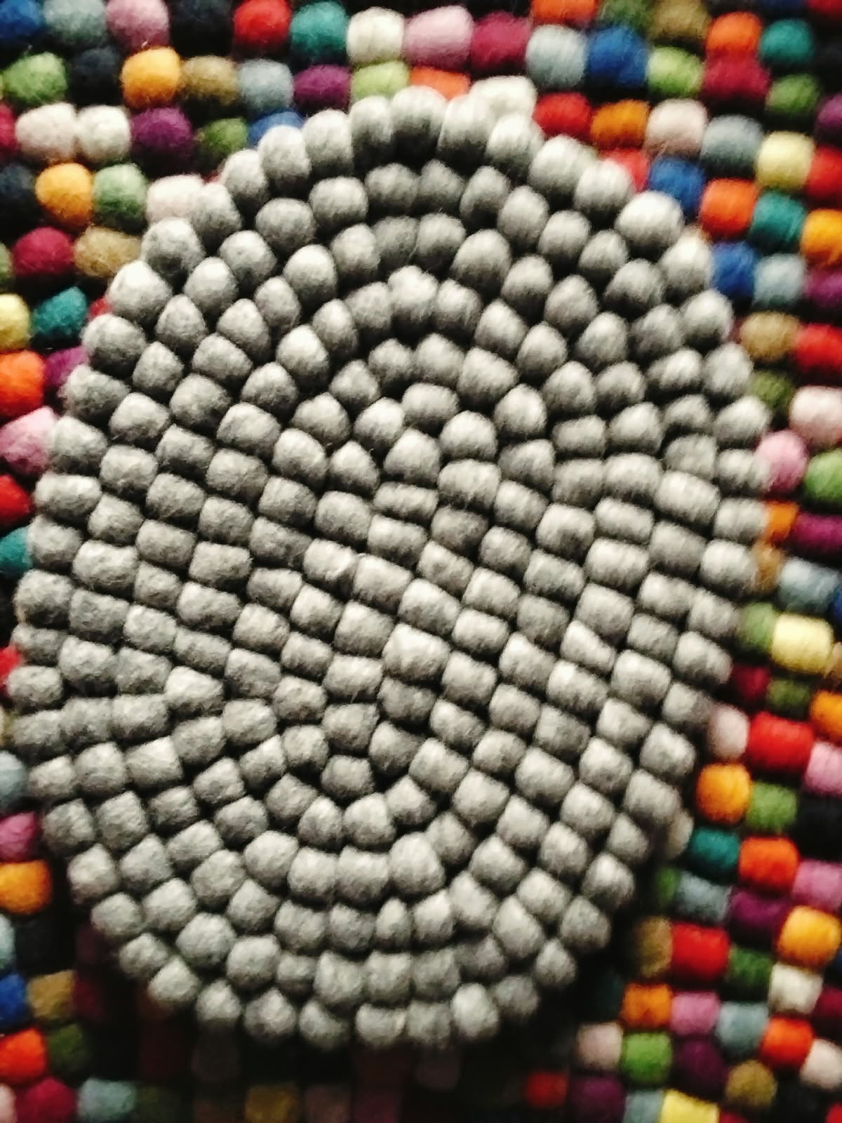 🩶 Silver Cloud Gray Circular Woolen Mat – 40 × 35 cm